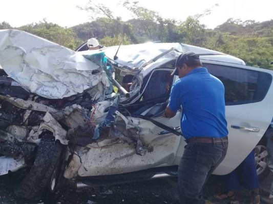 La persona que conducía este vehículo sufrió fracturas en su cuerpo, según se informó.