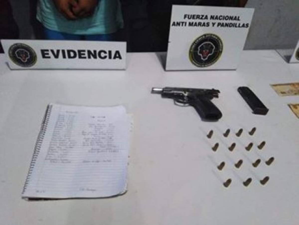 'El walking' es considerado el principal responsable del asesinato de diferentes transportistas, ocurridos en los últimos días en la ciudad de San Pedro Sula, Cortés. Este jueves se les decomisó armas, dinero en efectivo y un listado del cobro de extorsión.