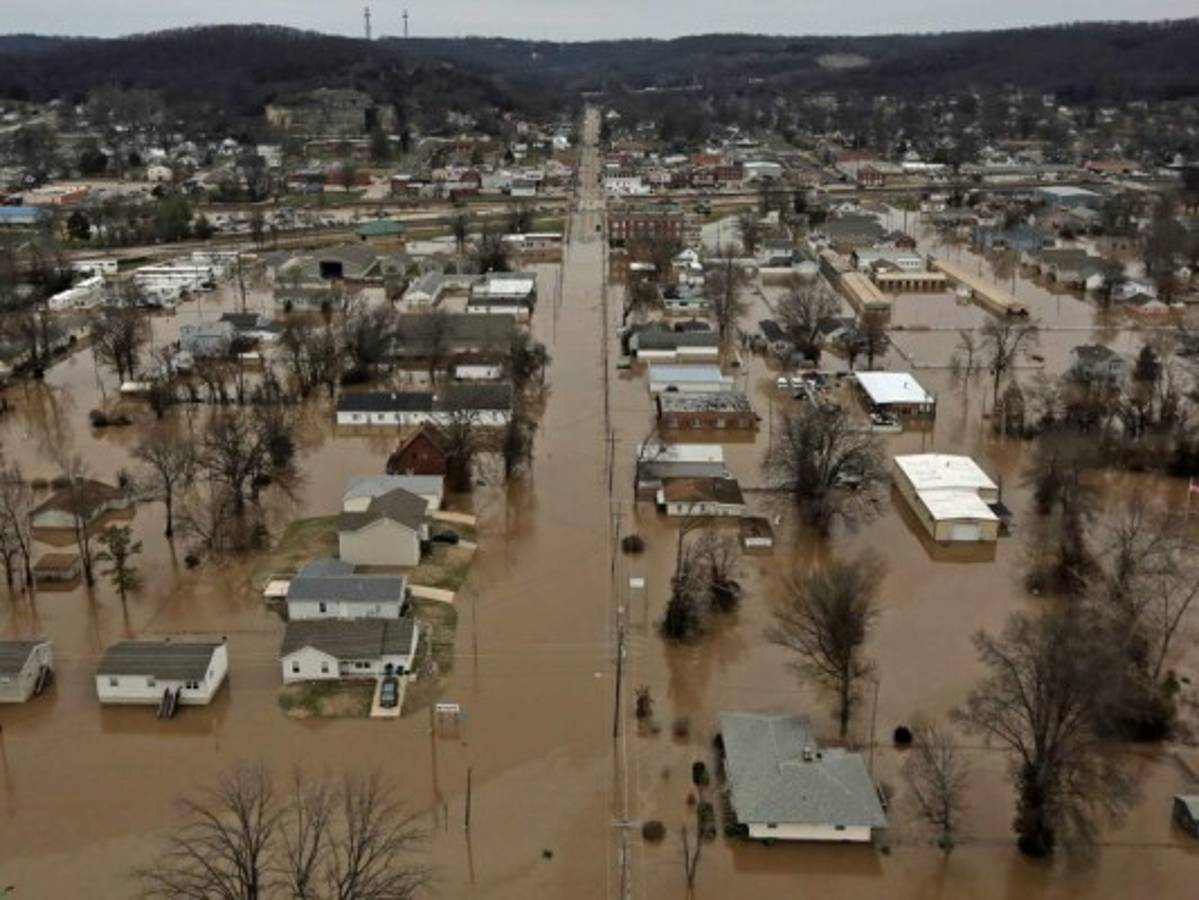 Trece muertos dejan las históricas inundaciones en Missouri