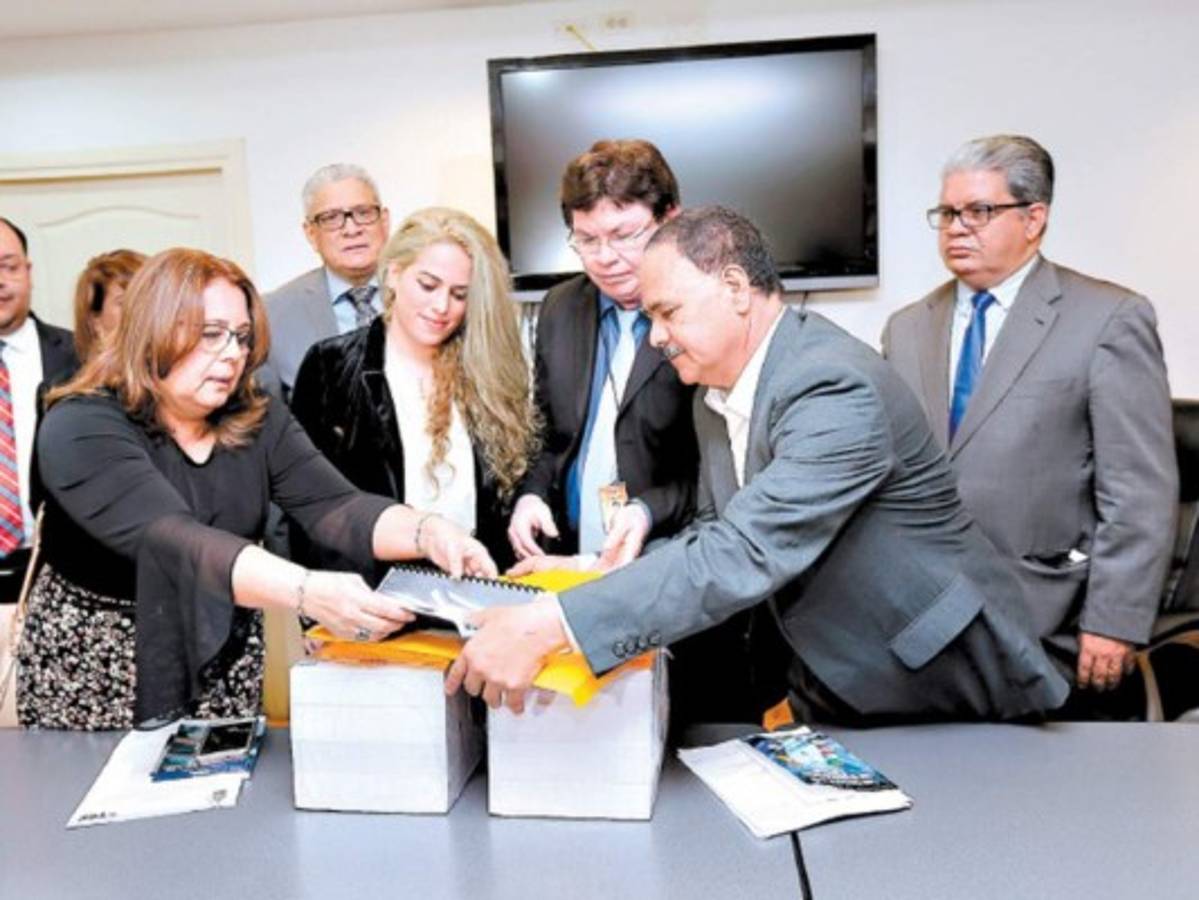 Dos partidos recogen formatos e inician diligencias en el Tribunal Supremo Electoral