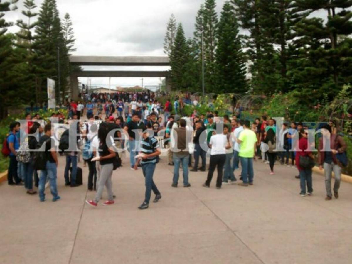 Honduras: Estudiantes piden en plantón la normalización de clases en la UNAH