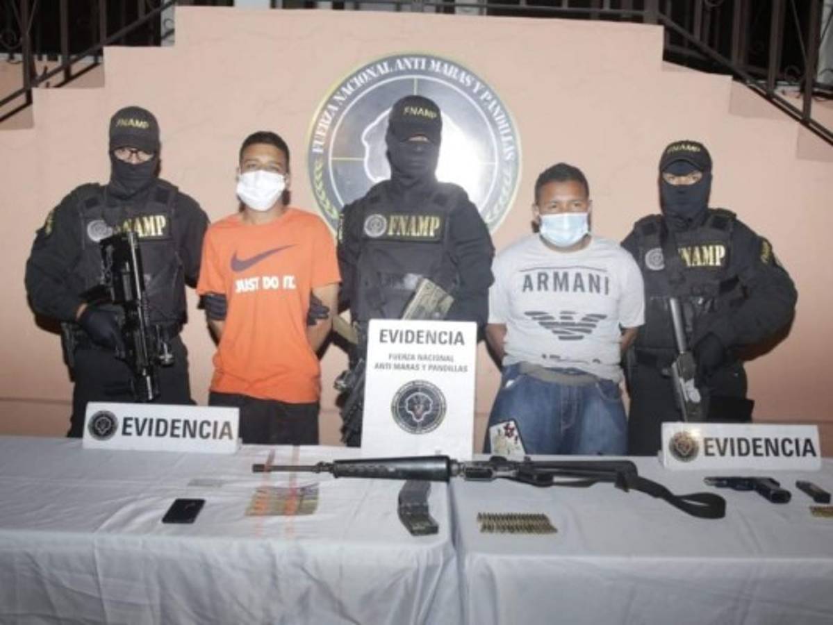 Capturan a dos supuestos gatilleros de la pandilla 18 en la capital