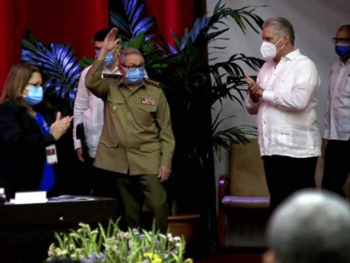 Raúl Castro acude a reunión tras protestas en Cuba