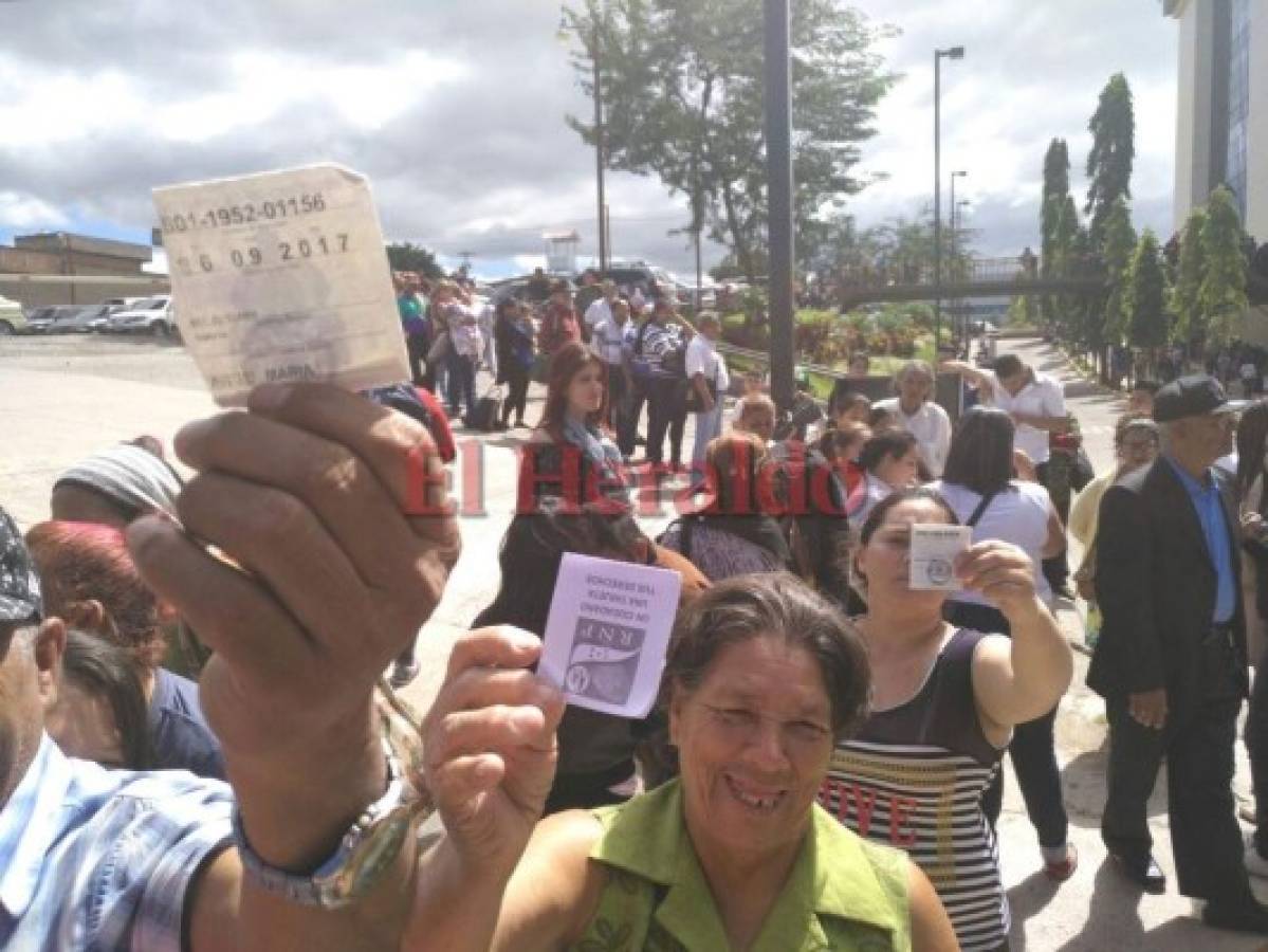 Interminables filas en el RNP para reclamar la tarjeta de identidad