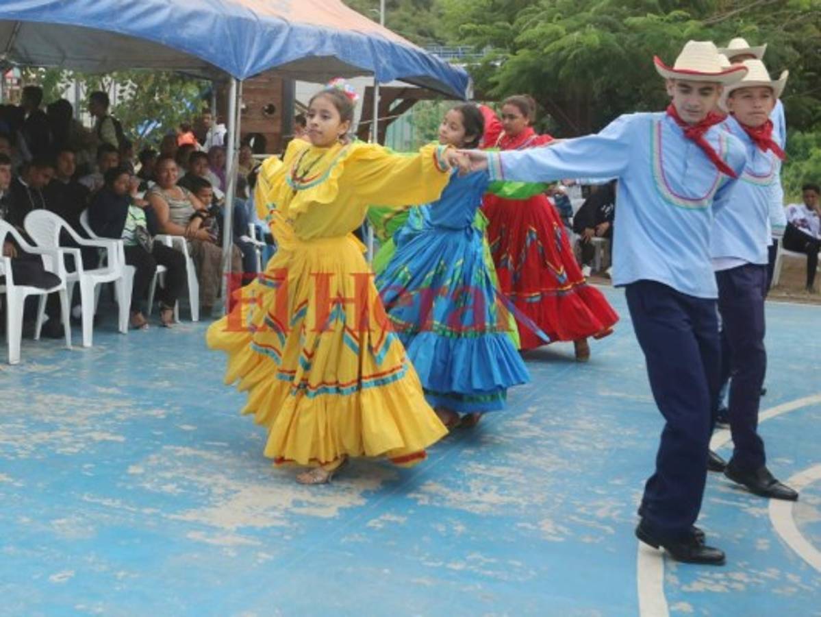 Los talentosos jóvenes enamoran al público con sus magistrales presentaciones.