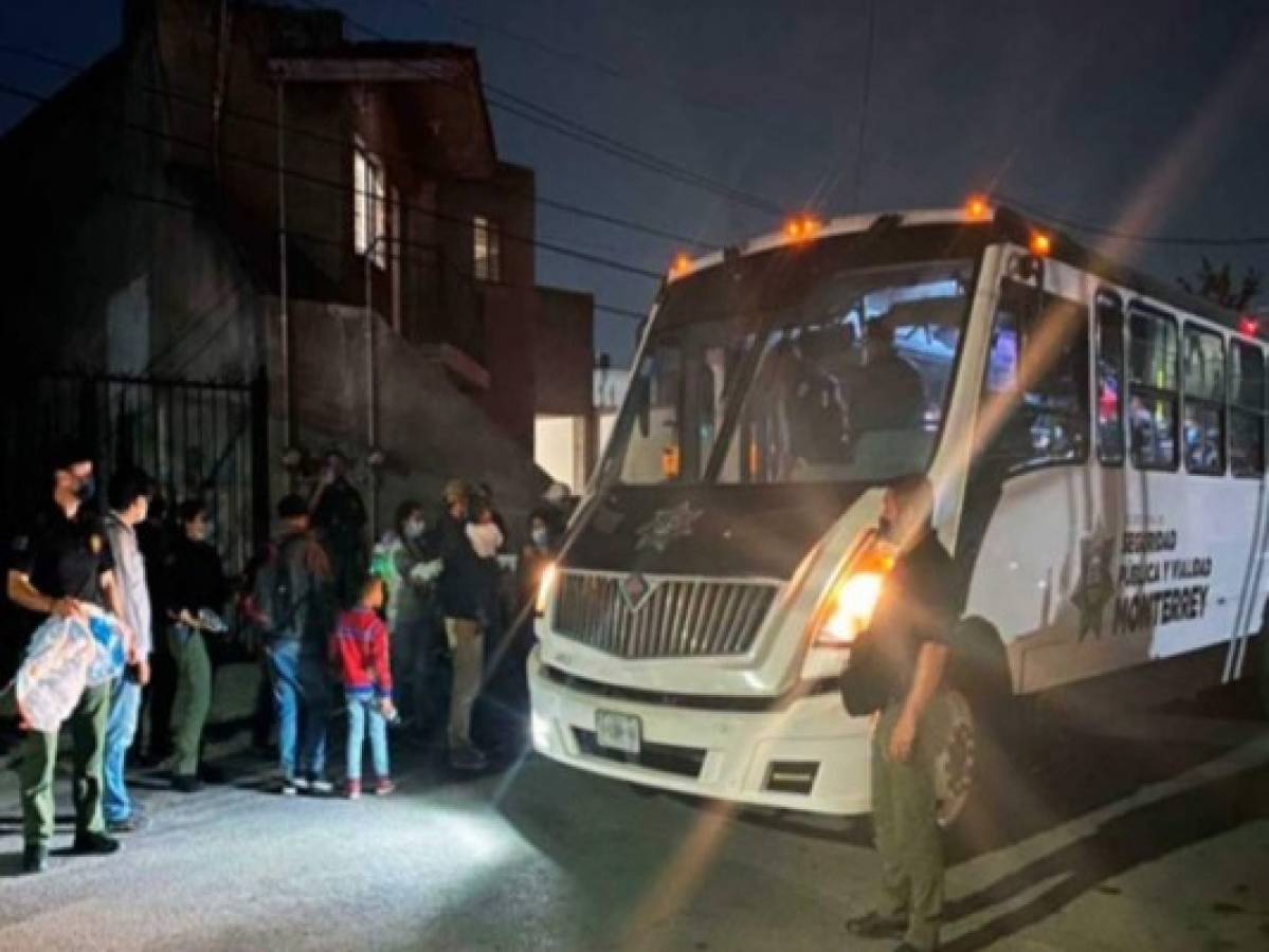 México detiene 2 autobuses con 210 migrantes