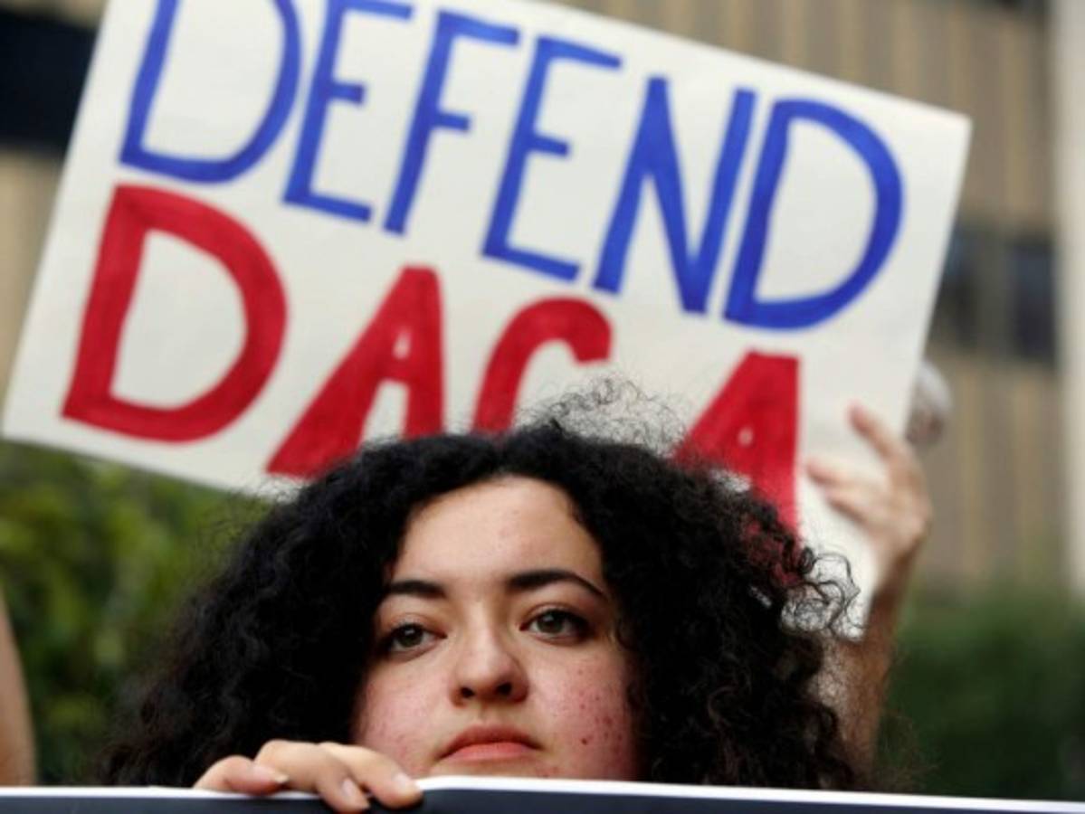 Rhode Island pagará derechos de renovación de DACA