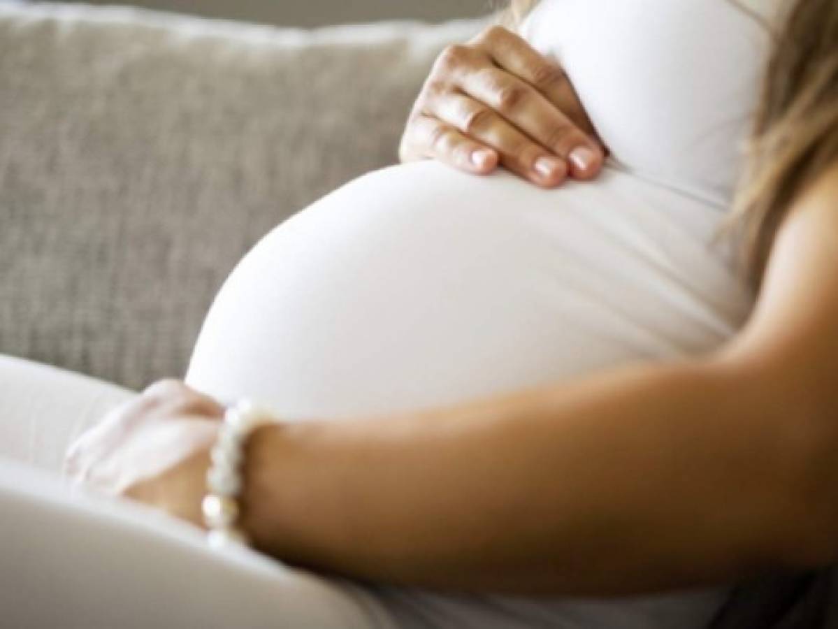 Tres personas obligan a embarazada a beber diluyente