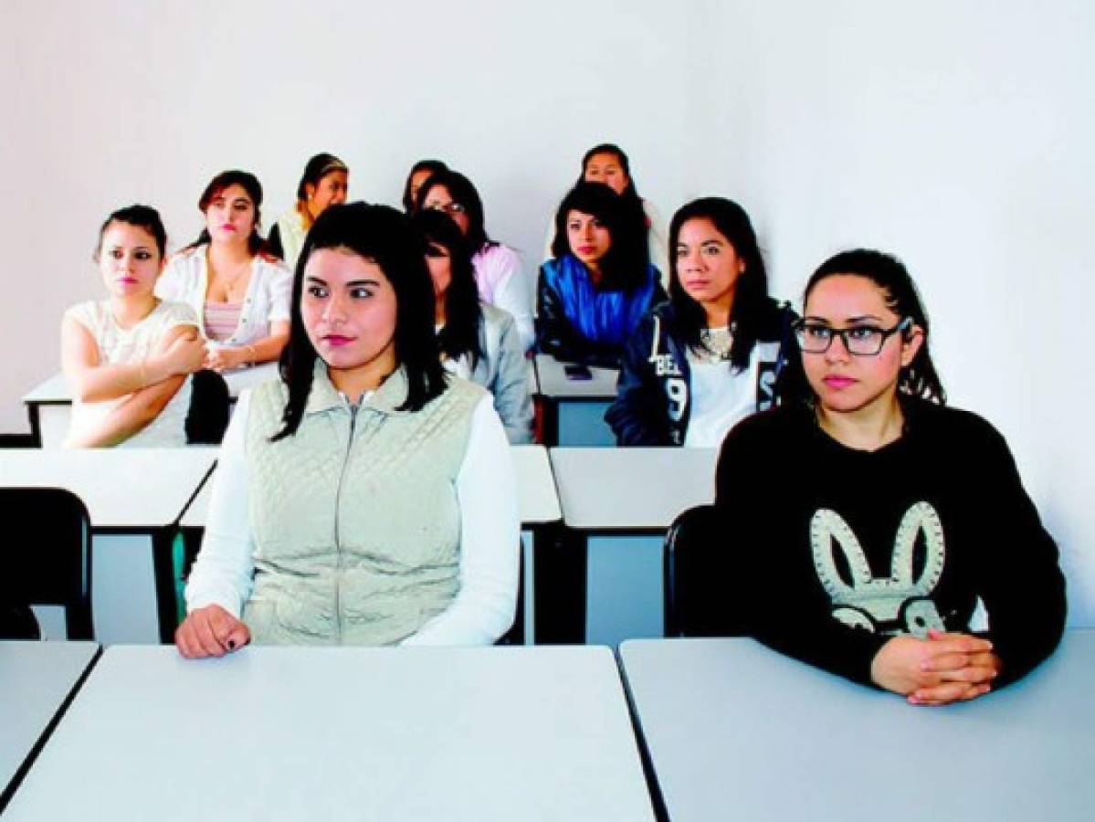 Vídeo: Estudiante estadounidense realizó la presentación de su tesis en ropa interior