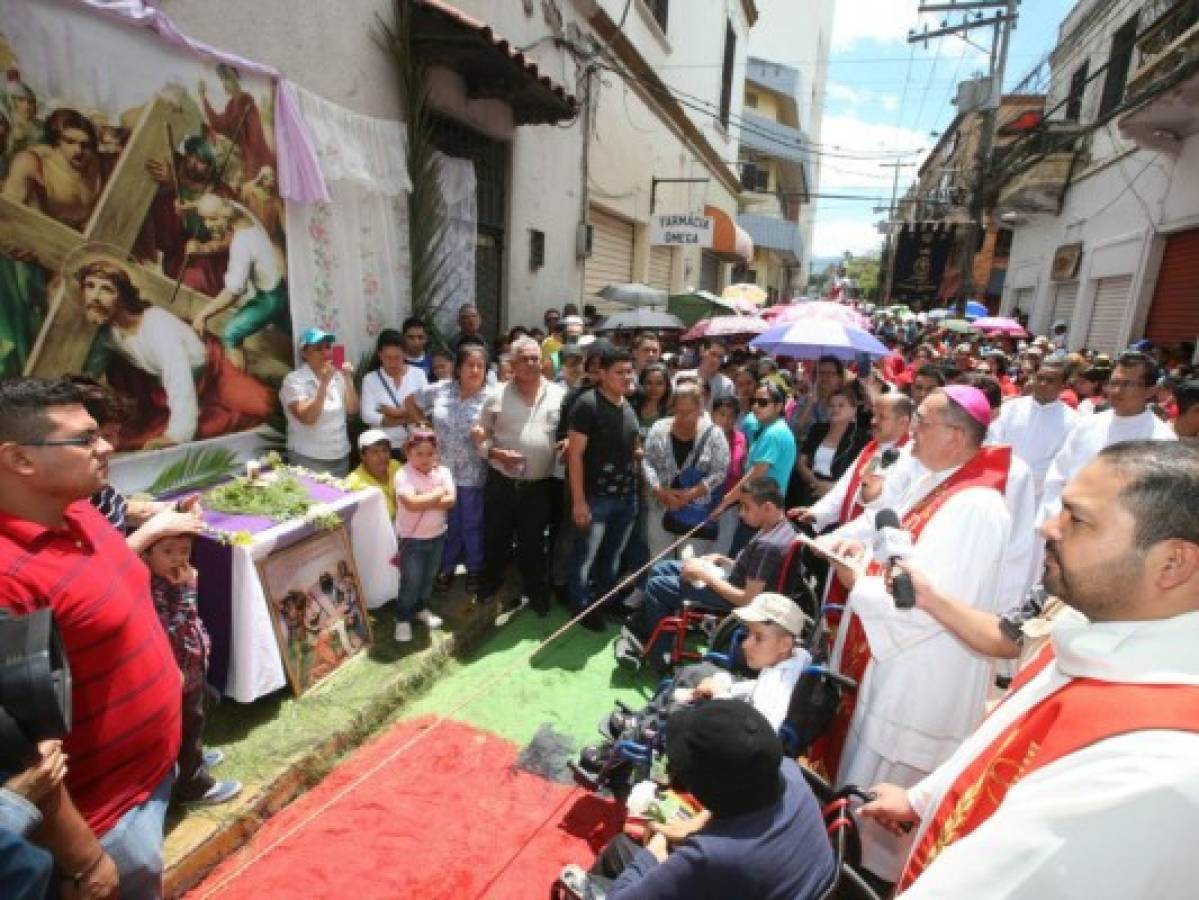 Realidades que afectan a Honduras fueron representadas en el Vía Crucis