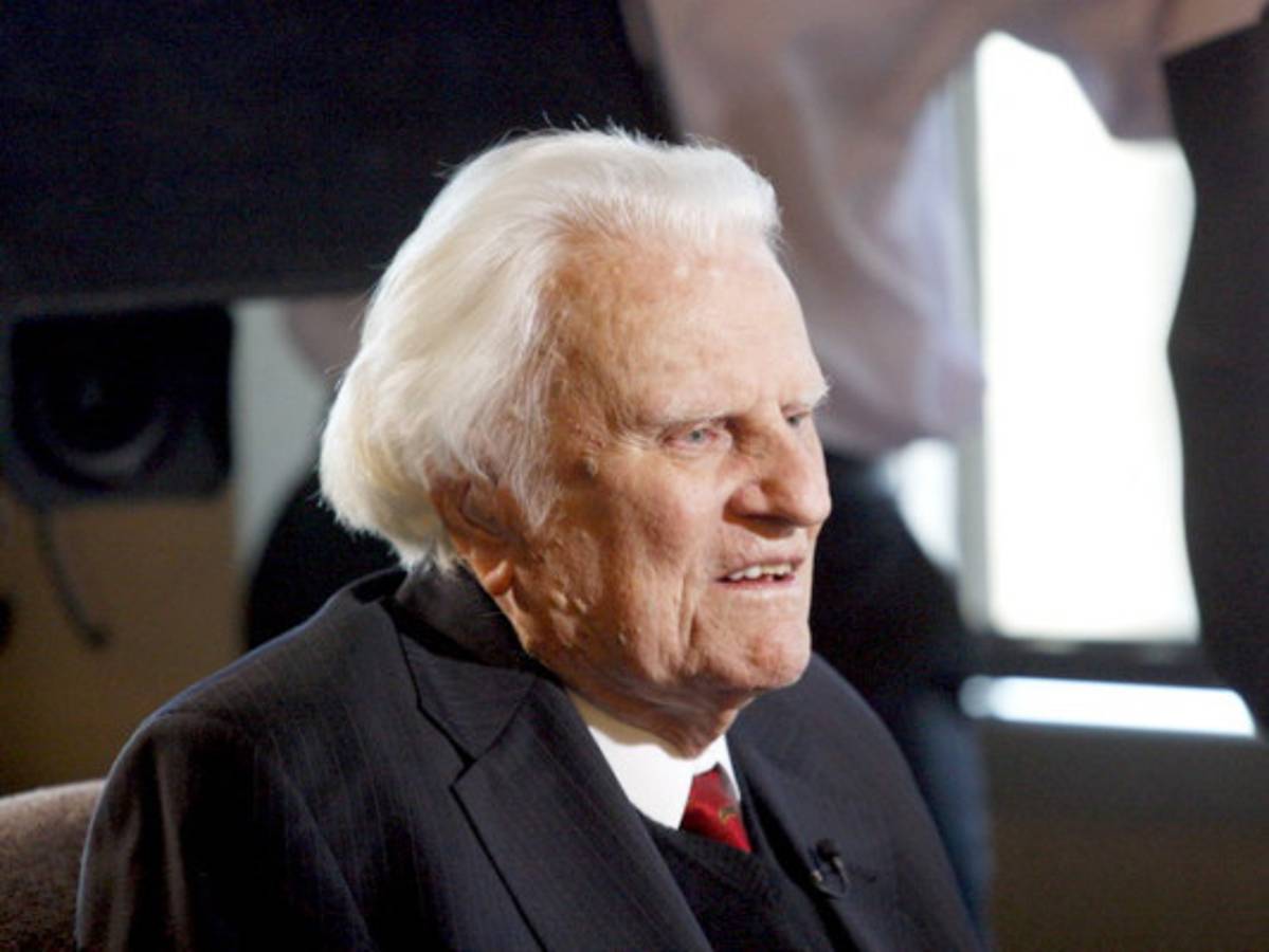 Predicador Billy Graham es internado en hospital
