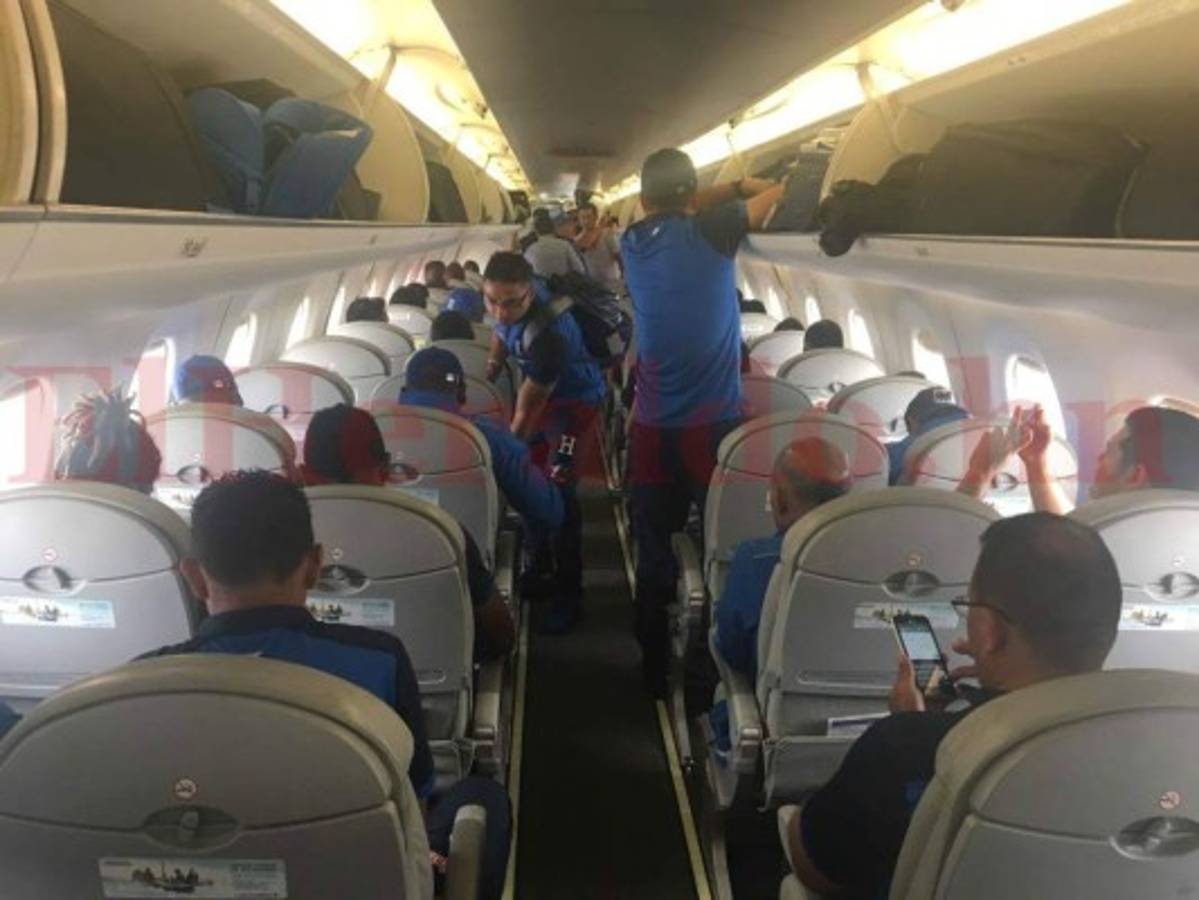 El Ñangui Cardona 'le hizo el viaje' a los seleccionados de Honduras en el avión rumbo a México
