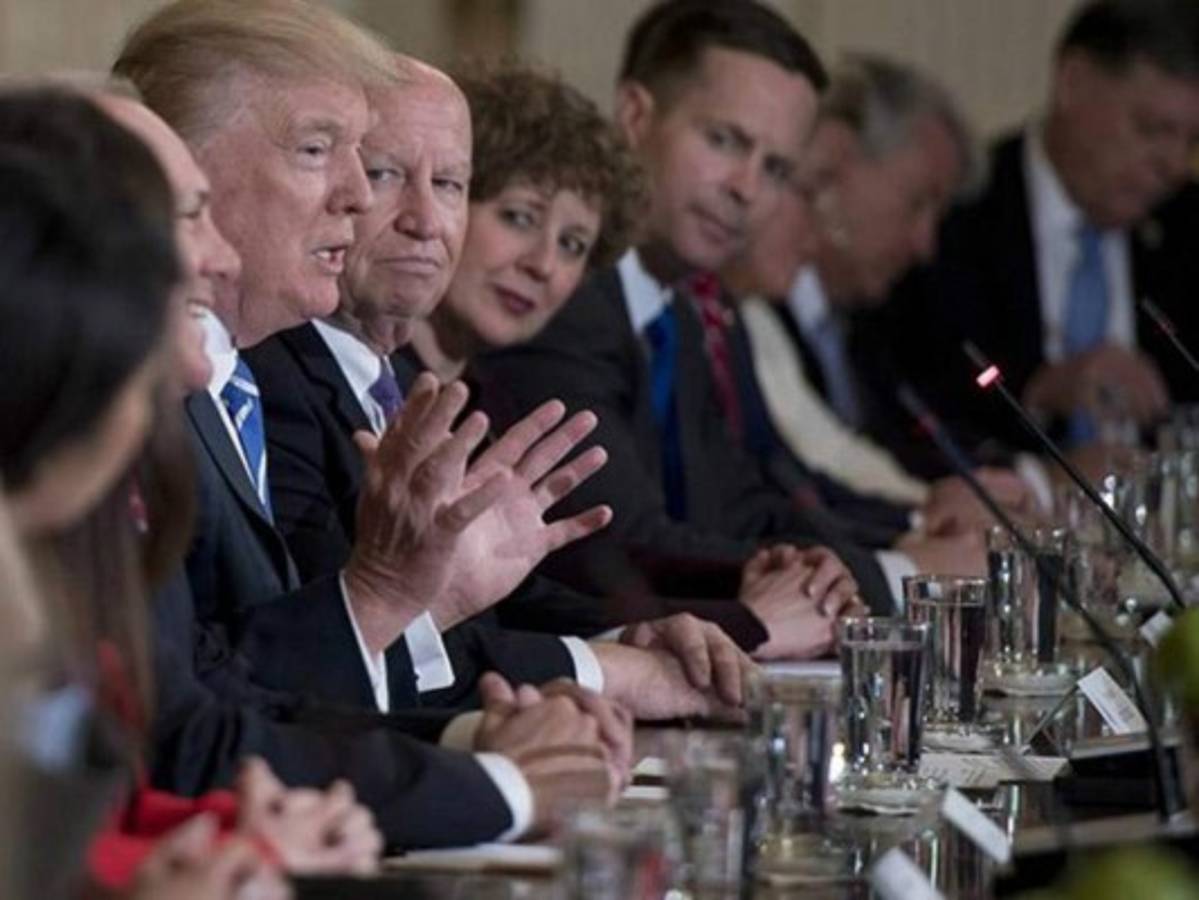 Fiscales demócratas pelean contra restricciones migratorias de Donald Trump   