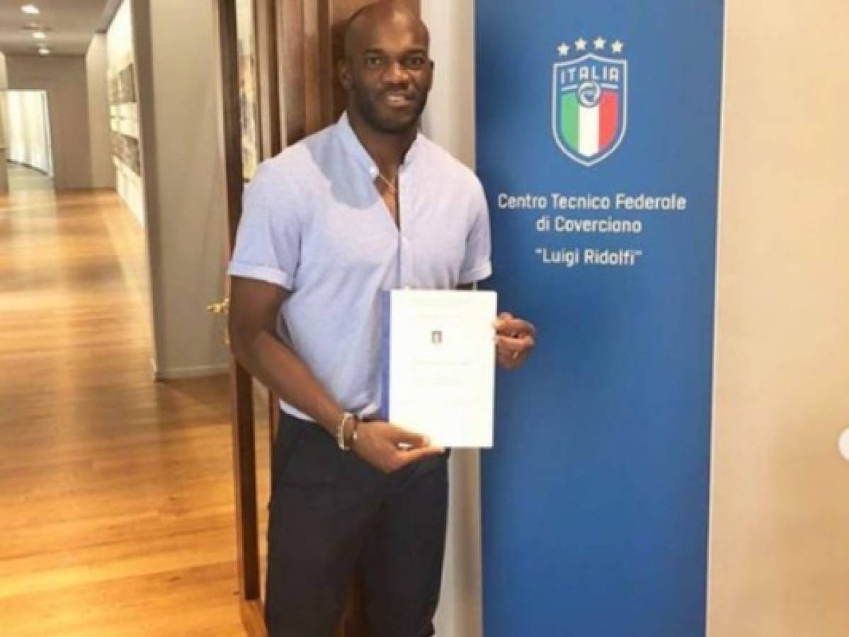 Hondureño David Suazo recibe certificado UEFA para dirigir en Europa