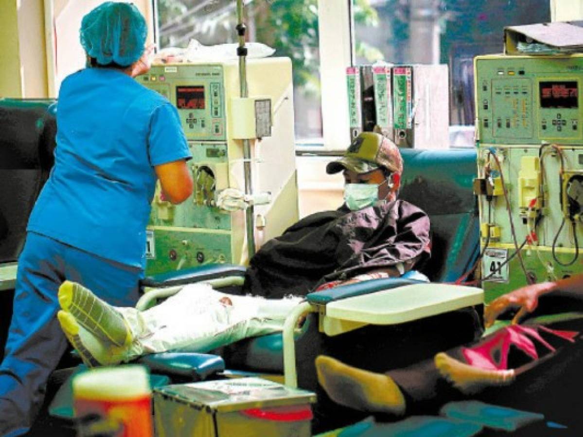 Desacuerdo económico expone a pacientes renales a perder su tratamiento en Honduras