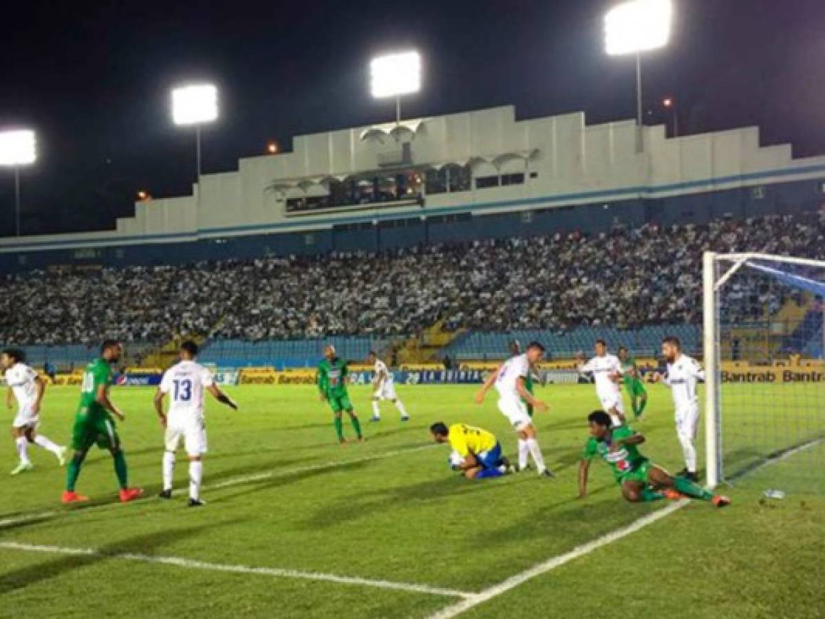 Ni con los precios más baratos de Centroamérica, afición hondureña va a los estadios a ver la Liga
