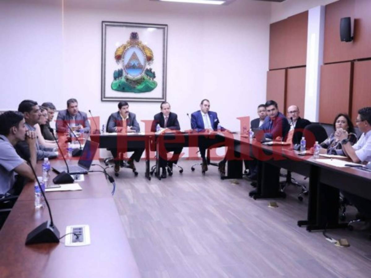 Comisión de hidrocarburos busca medidas para ahorrar combustible en Honduras