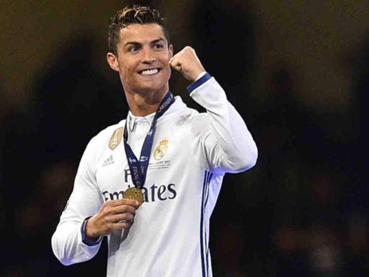 Cristiano Ronaldo celebra la obtención de la Champions League con nuevo look
