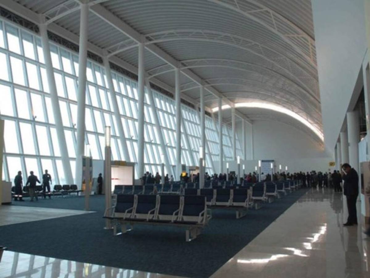 México: Hombre intentó que hondureños abordaran vuelo con documentos falsos