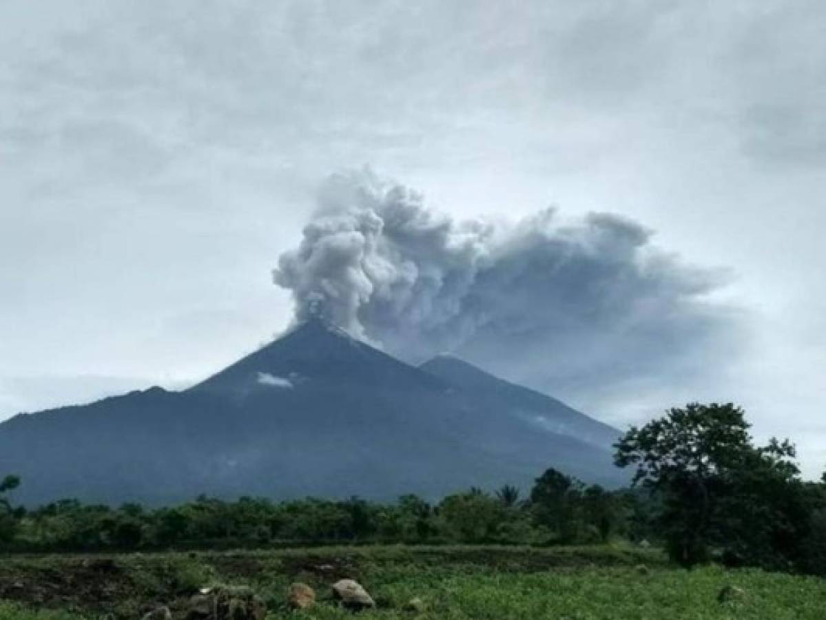 Guatemala en alerta por fuerte explosión de volcán