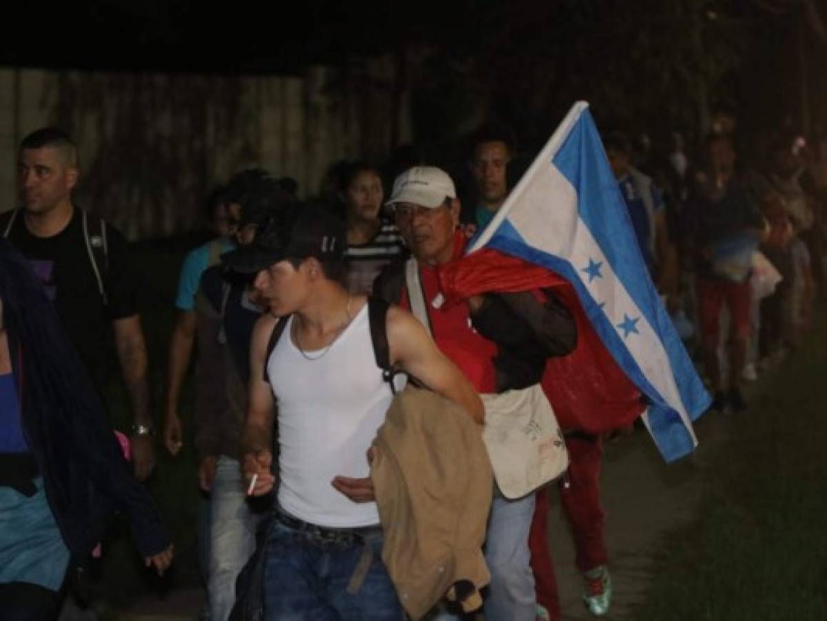 Hondureños de la segunda caravana migrante emprenden ruta rumbo a Estados Unidos