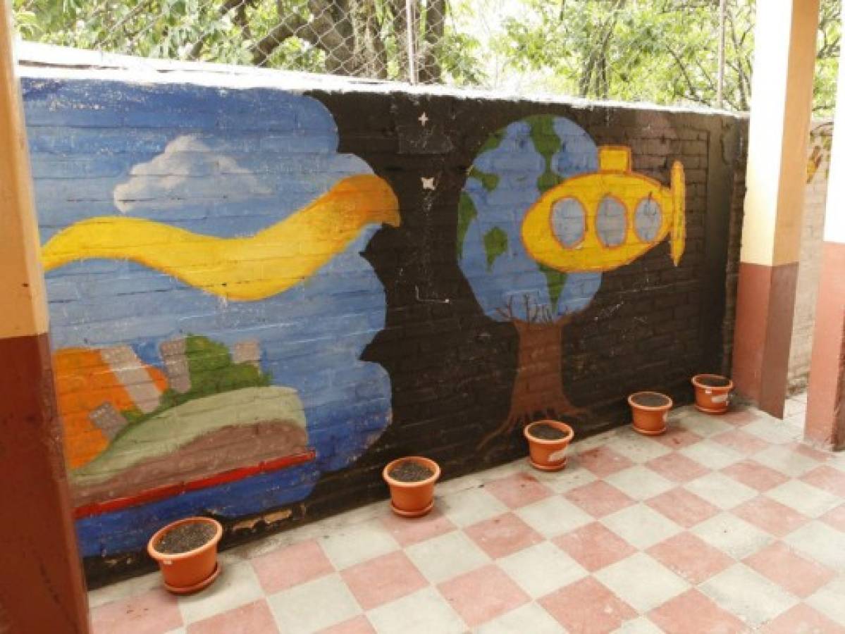 El CEB República de Costa Rica también le apuesta a la elaboración de murales ambientalistas y decorativos.Foto:El Heraldo