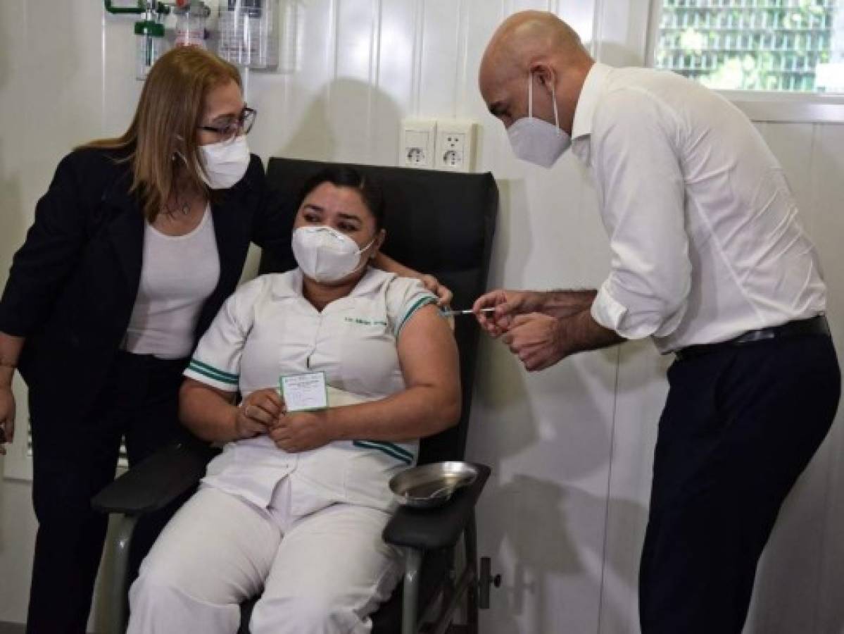 Paraguay comienza vacunación del personal de salud con la Sputnik V