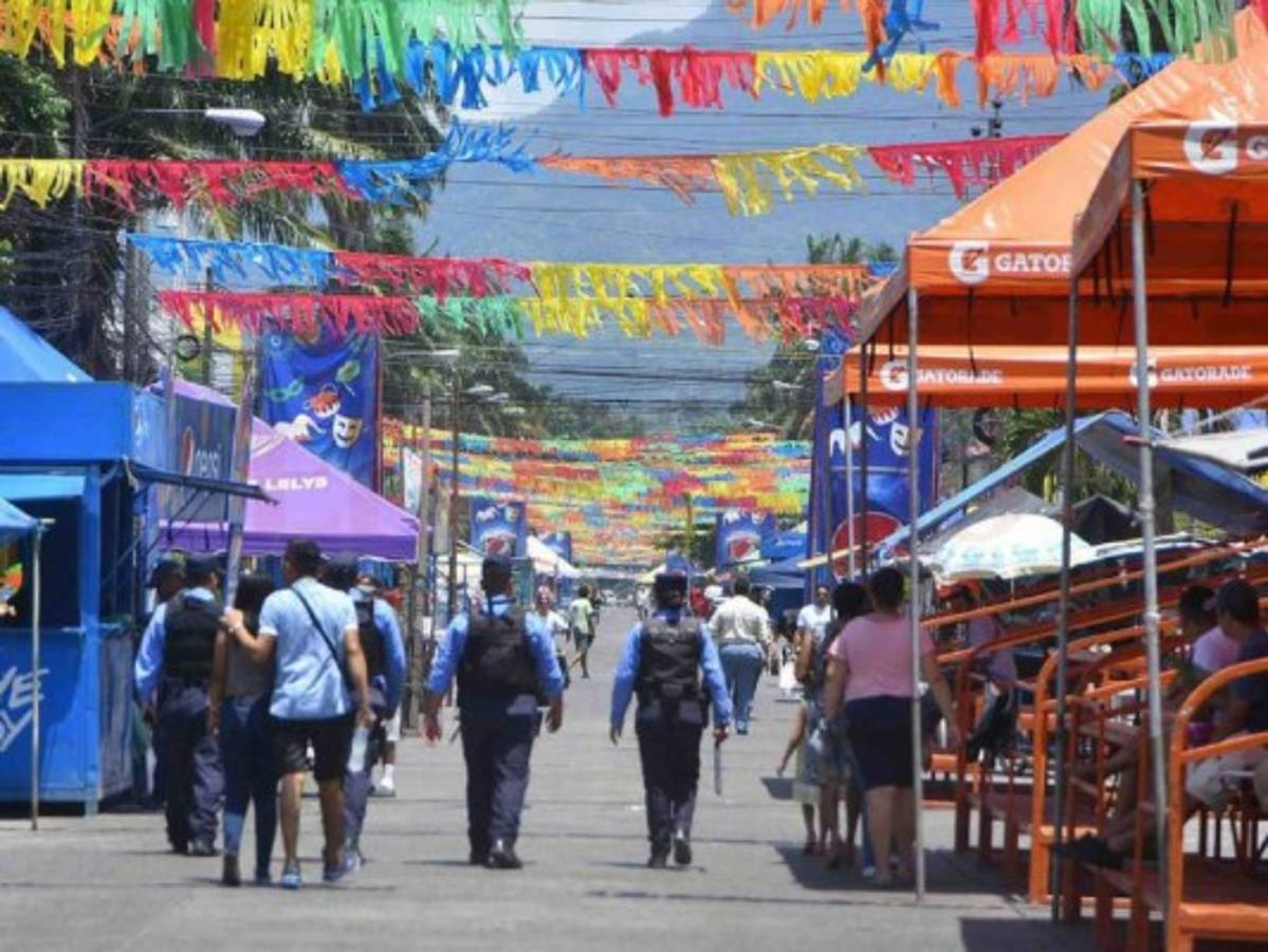 Honduras: Unos 350 mil turistas esperan en el carnaval de La Ceiba