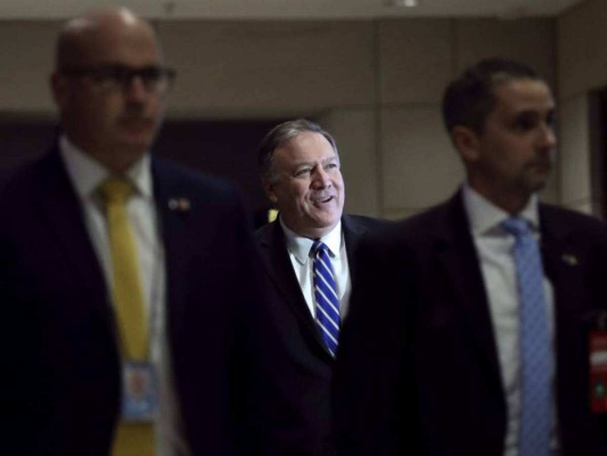 Pompeo insta a una 'cooperación total' con investigación de accidente de avión en Irán