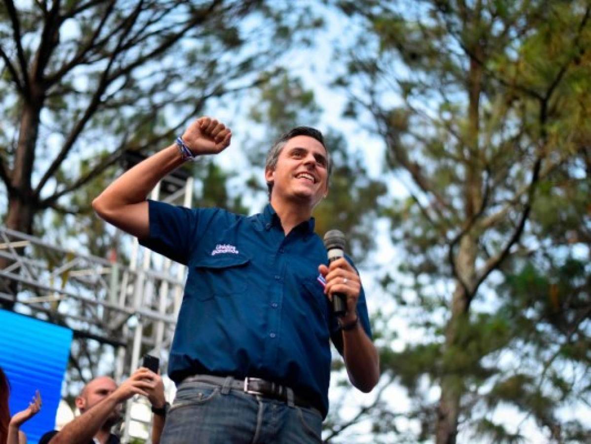 ¿Quién es Carlos Calleja, el as de la derecha en la elección presidencial en El Salvador?