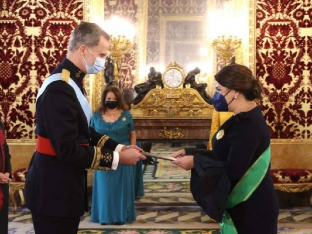 María Dolores Agüero presenta cartas credenciales al rey Felipe de España