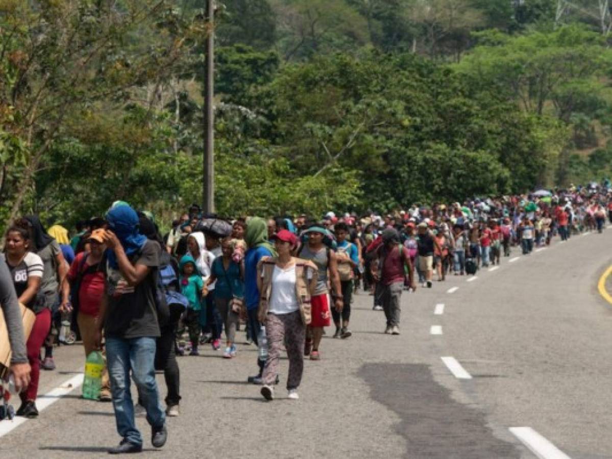Más de 2,500 migrantes centroamericanos en caravana afectados por ola de calor en México