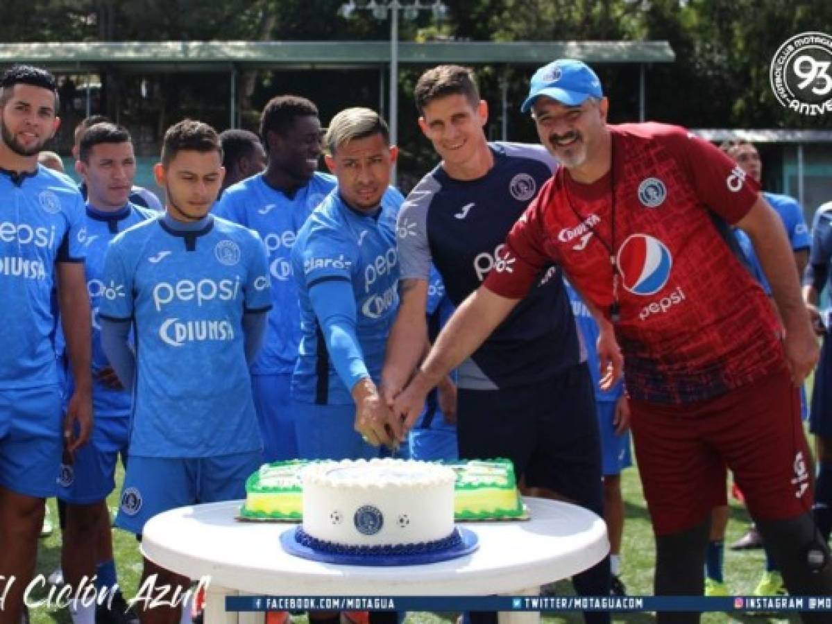 ¡Con pastel incluido! Así celebró el Motagua su 93 aniversario