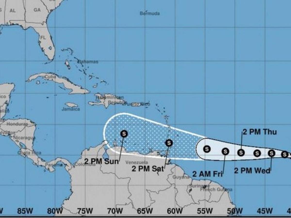 Depresión tropical se forma a mitad del Océano Atlántico 