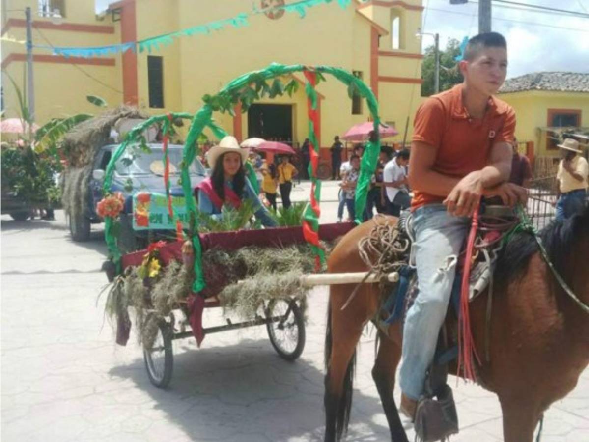 Café y festival de danza intermunicipal, atractivos en feria de Santiago de Puringla