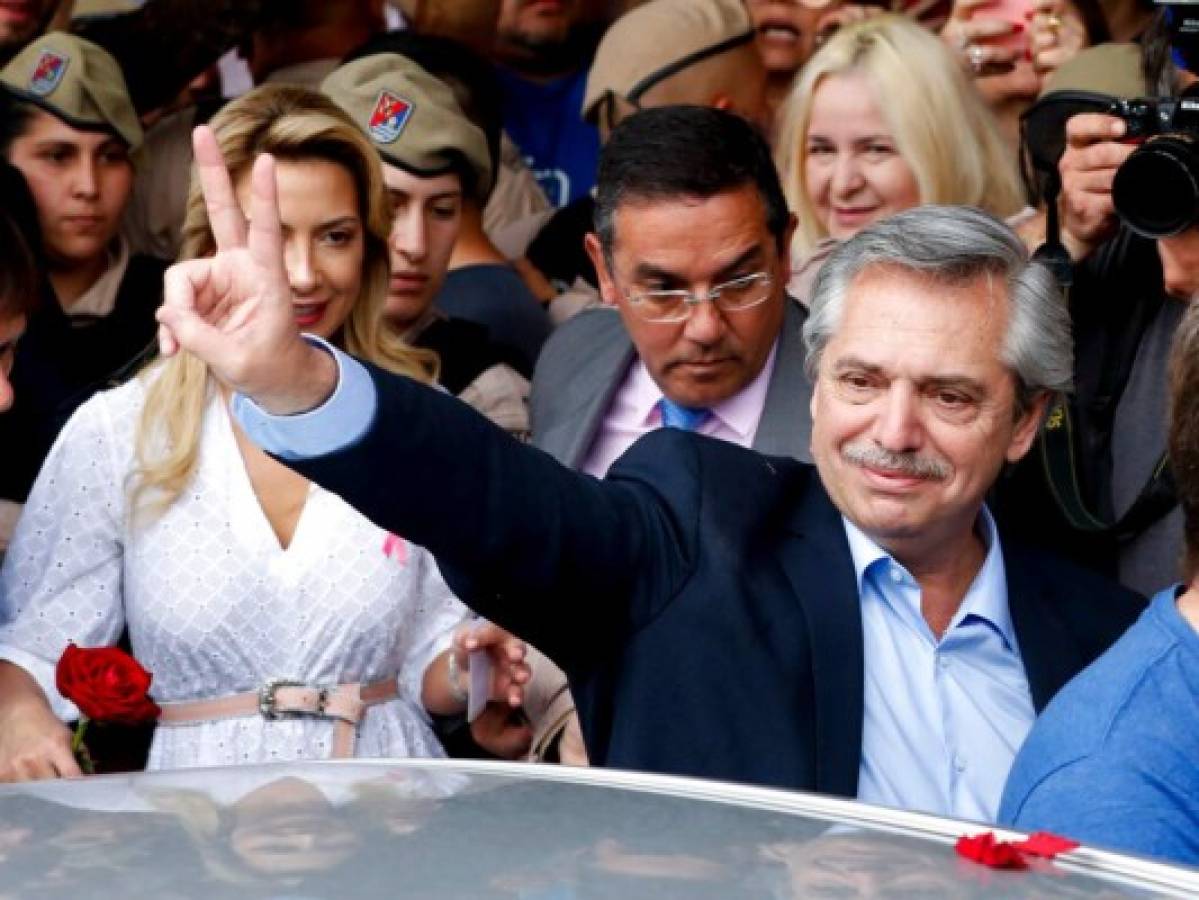 Fernández enfrenta reacción de los mercados tras su triunfo en Argentina