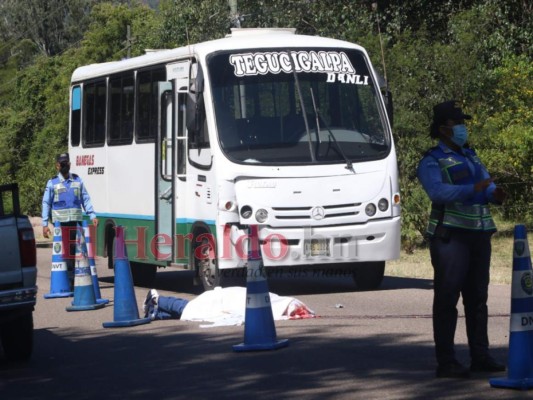 Joven muere embestido por bus rapidito en el Valle de Zamorano; era de origen ecuatoriano