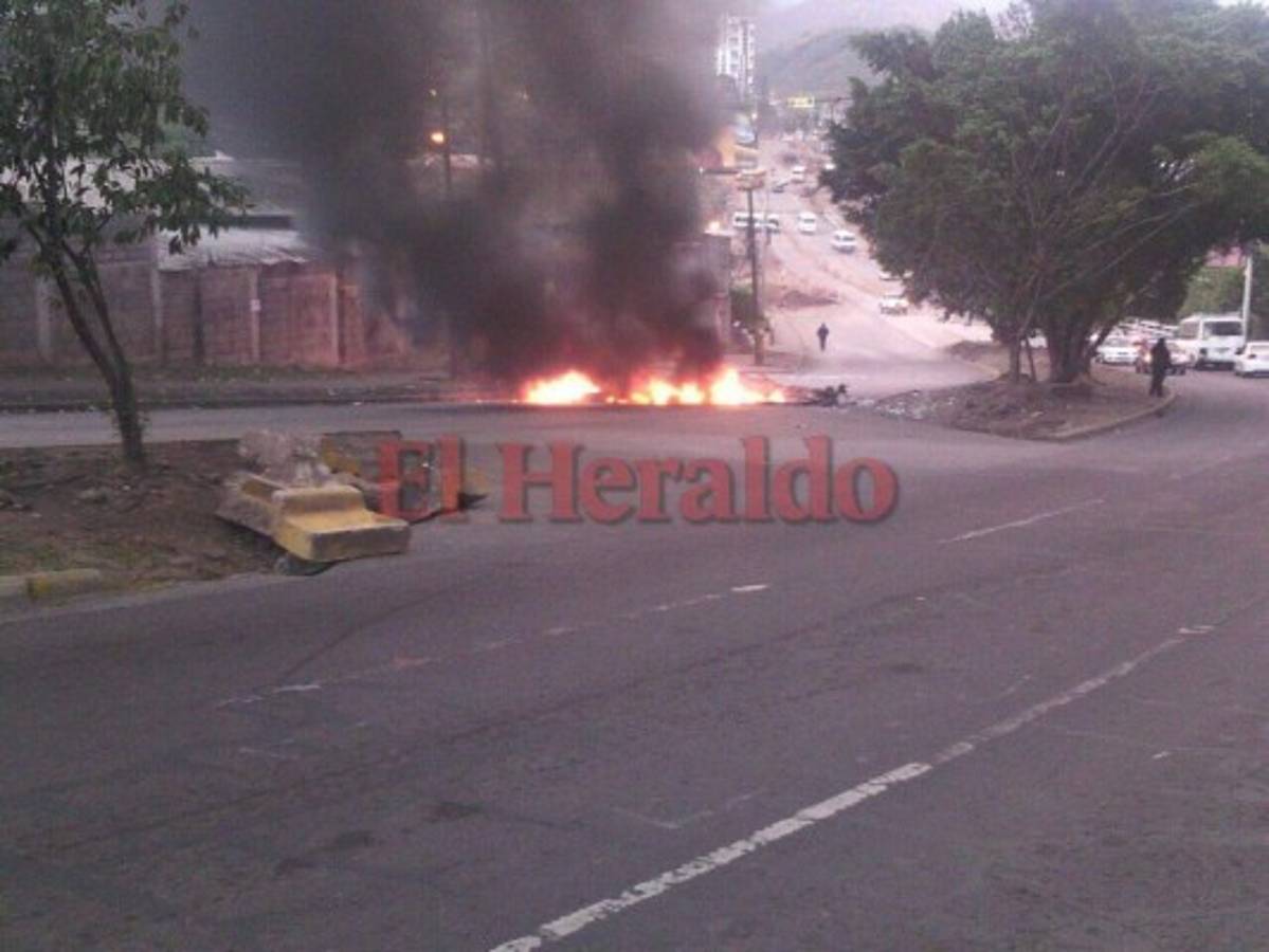 Despejados y con presencia militar los principales ejes carreteros de Honduras  