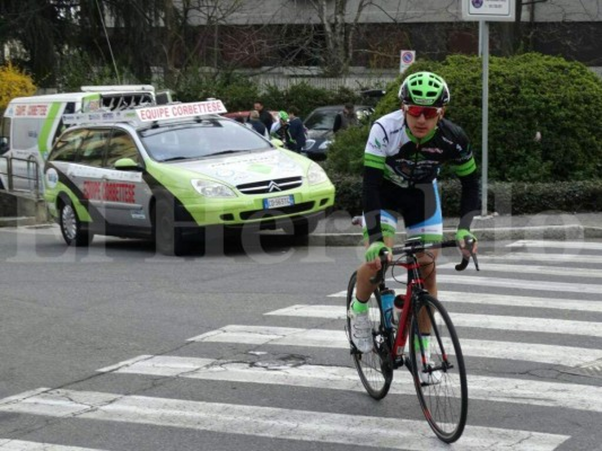 Ciclista hondureño André Acevedo comienza a vivir su sueño en Italia