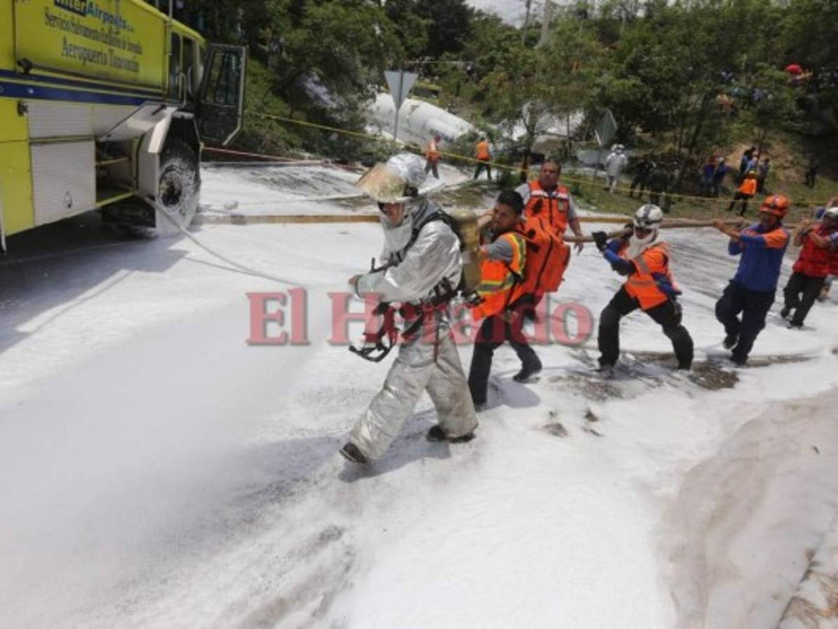 Reacción inmediata de cuerpos de socorro evitó que jet privado se incendiara en Toncontín