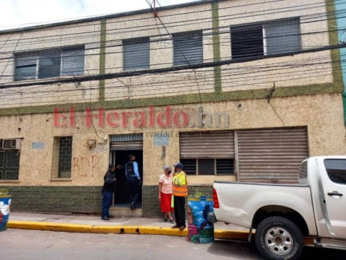 Dentro de un edificio hallan cuerpo de un hombre en el barrio La Plazuela