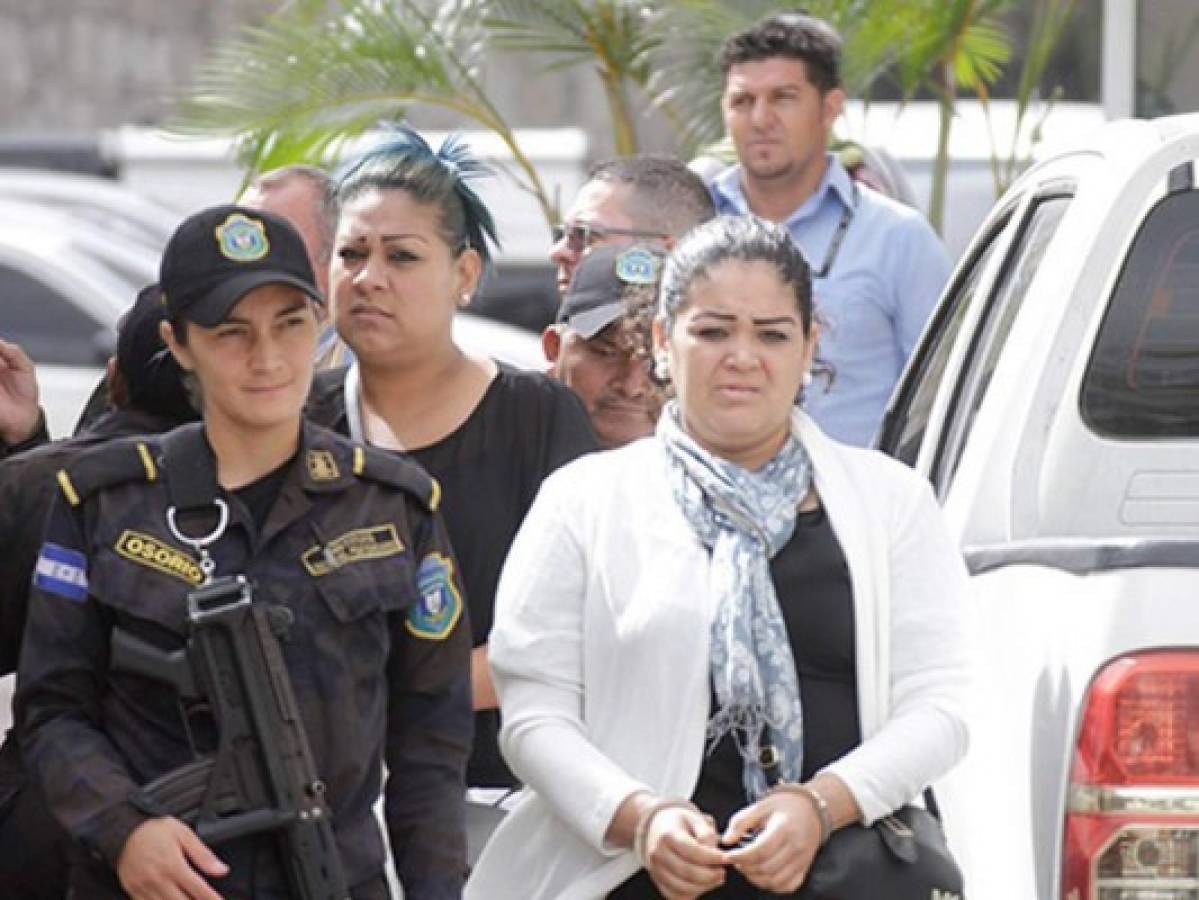 Reina Fabiola Salinas Cáceres cuando acudía a una de las audiencias en su juicio.
