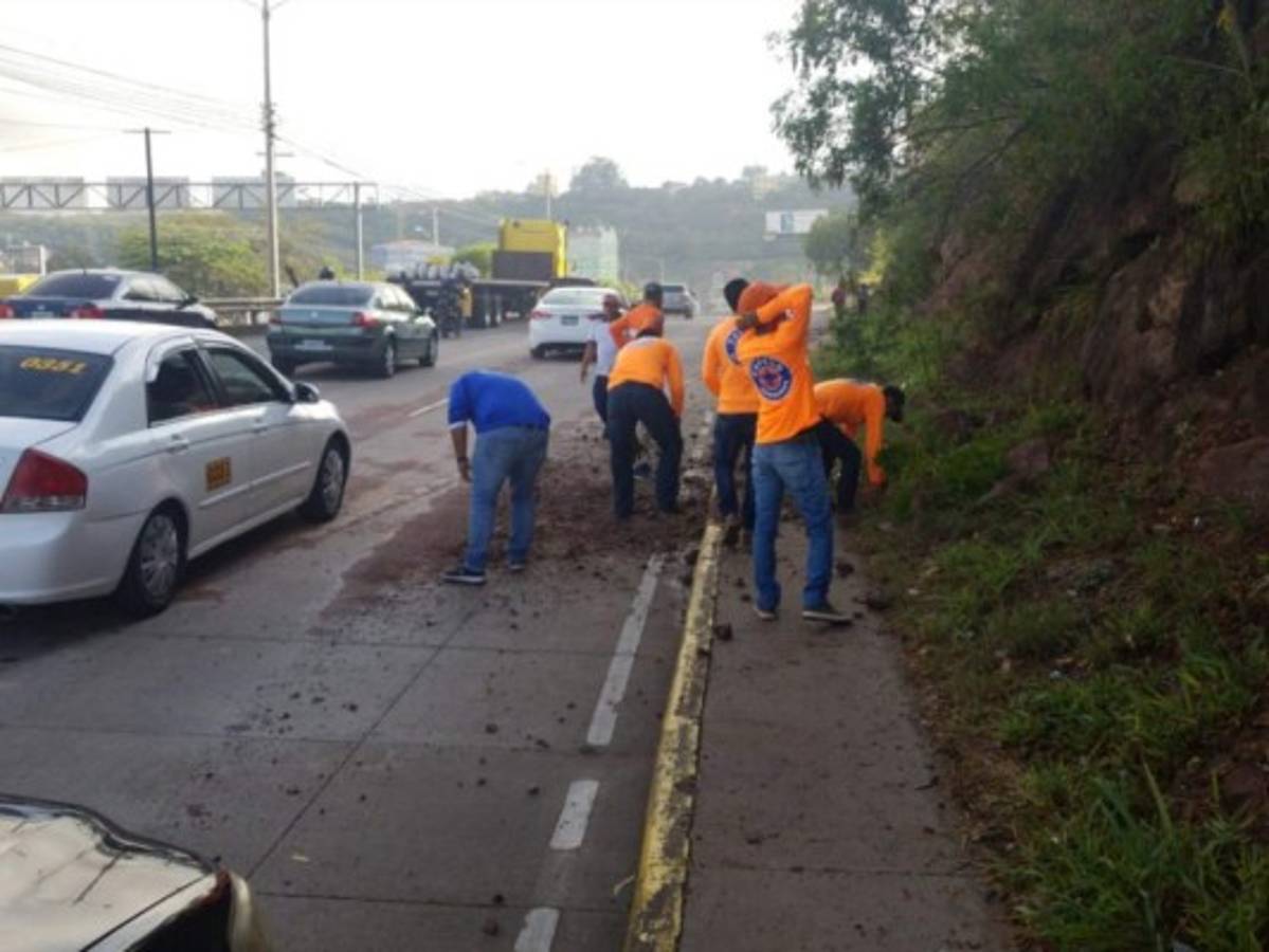 Inundaciones y deslizamientos dejan fuertes lluvias en la capital