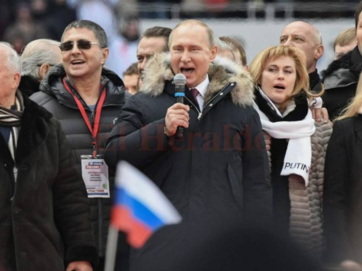 Putin toca el balón con Infantino a 100 días del Mundial de Rusia