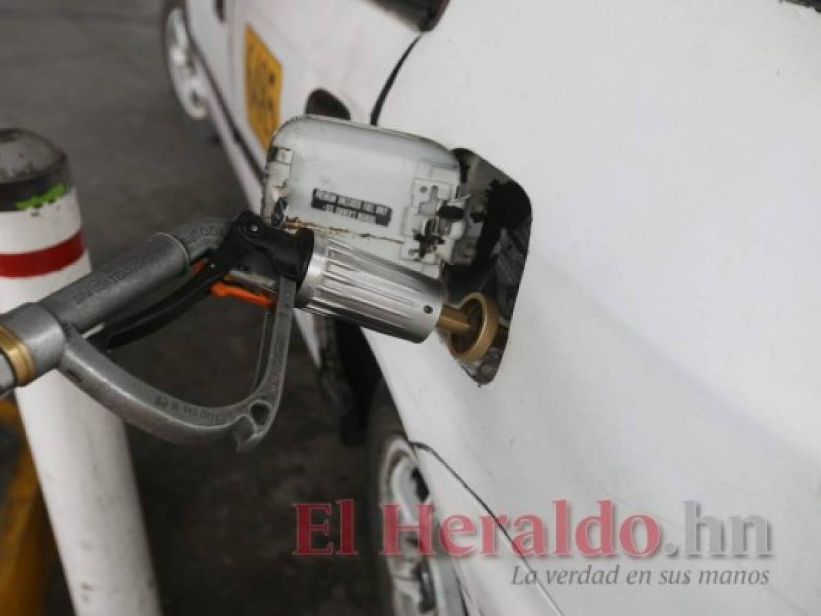 En vigencia irrisorias rebajas a los carburantes en Honduras