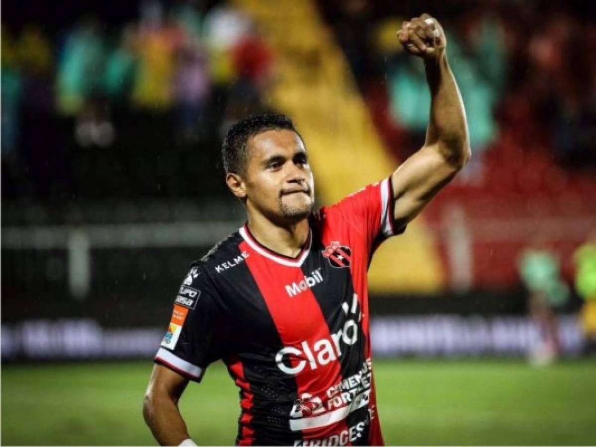 Hondureño Roger Rojas seguirá jugando en el Alajuelense de Costa Rica
