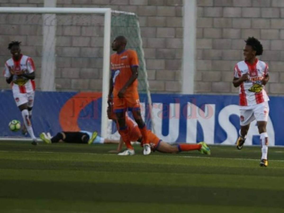 Lobos UPNFM y Vida empatan 1-1 por la fecha 5 de LNP en el Estadio Emilio Williams