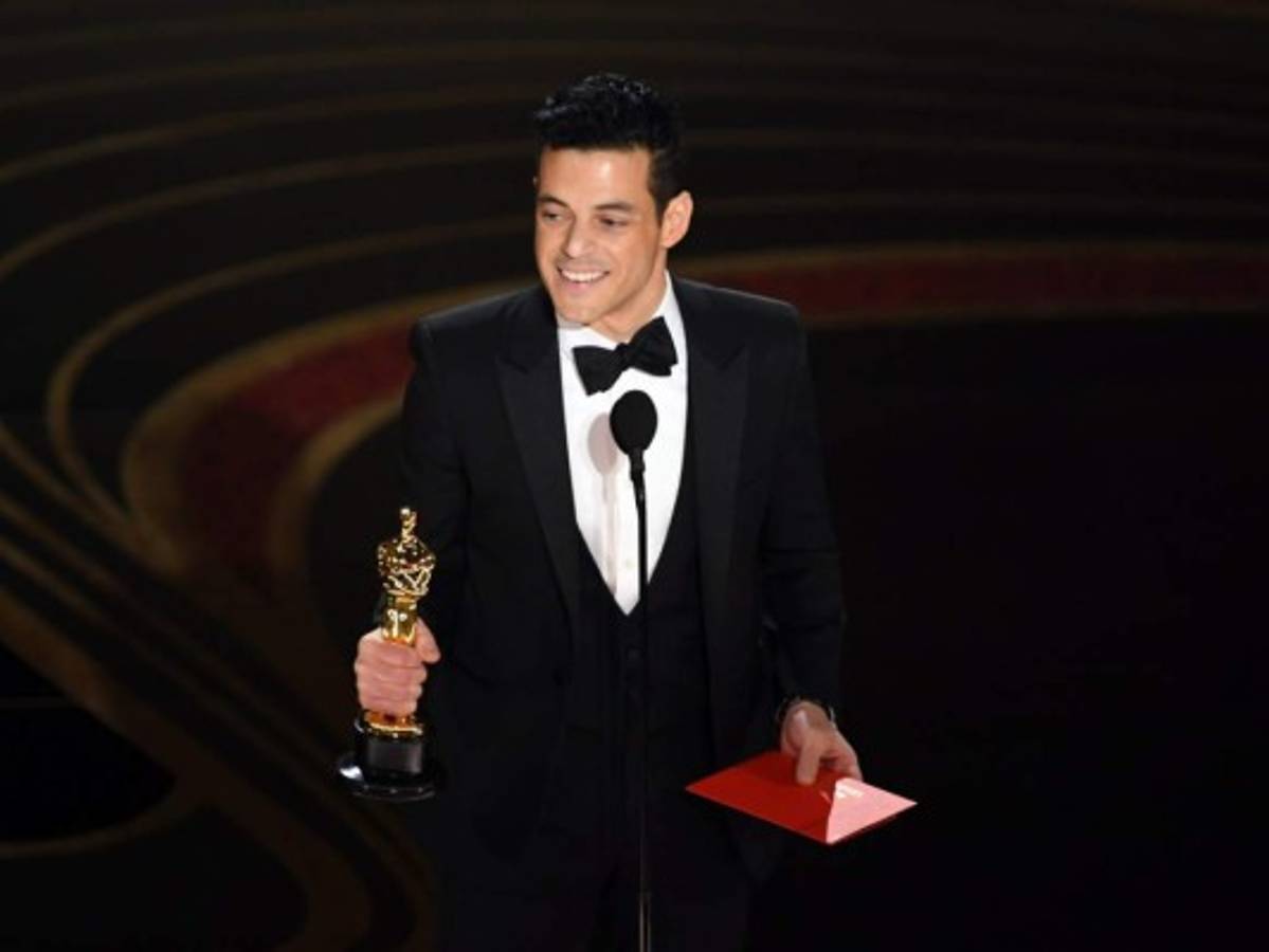 Rami Malek le declara su amor a Lucy Boyton tras recibir un premio Oscar