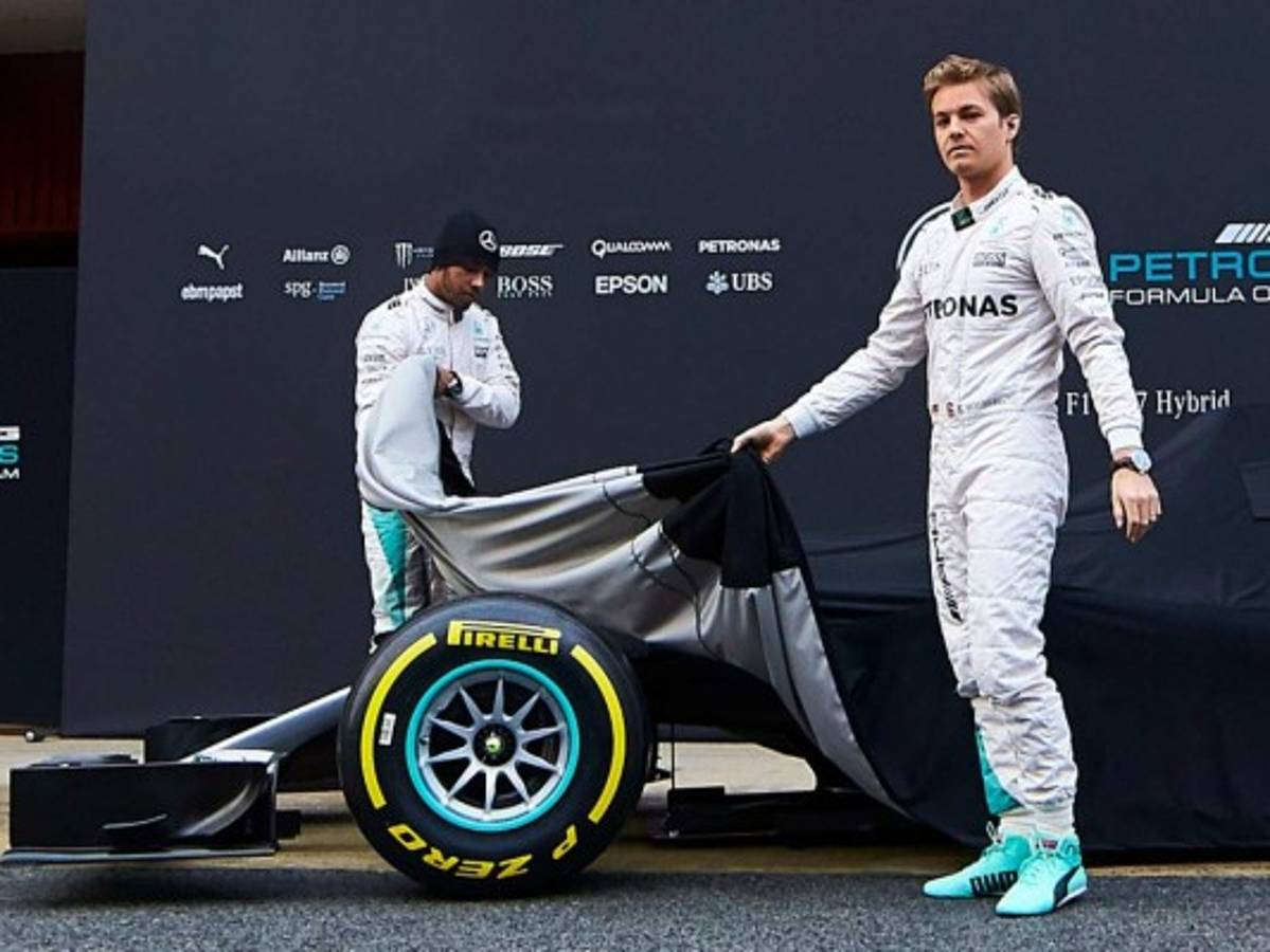 Hamilton domina sesión matutina en pruebas de la F1