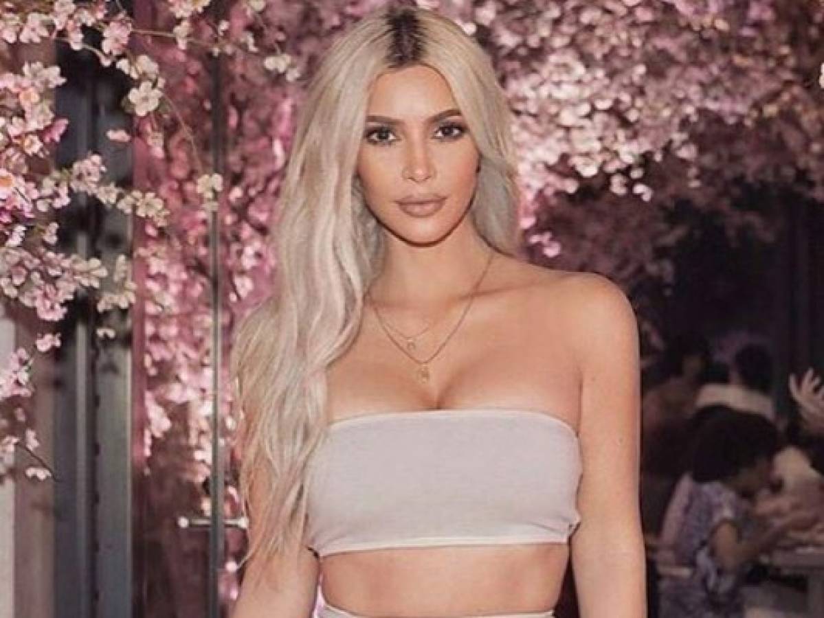 Kim Kardashian se quita la ropa y enloquece Instagram con su cuerpo brillante   